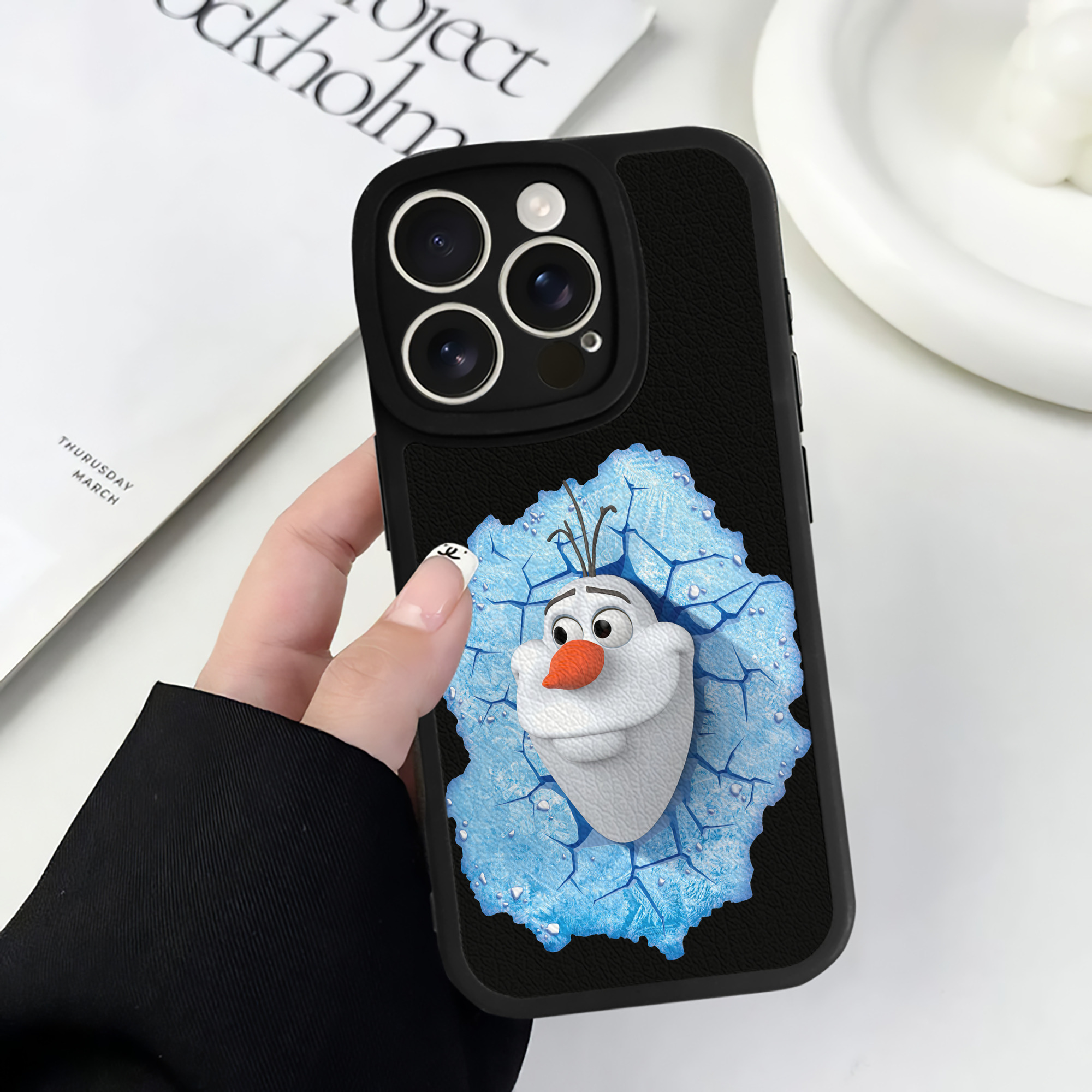 （画像用） アナと雪の女王 アンナ エルサ Frozen Anna Elsa 【iPhone 16シリーズ対応】シリコンスマホケース（レザー調） 材質：シリコン